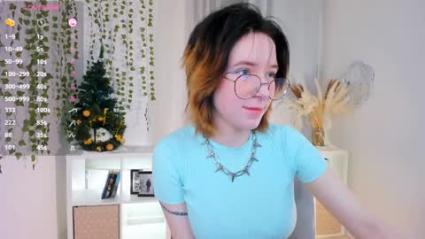 Snapshot of lilithlunna chatting on January 4, 2025, 10:13 pm Lilith online show from January 4, 2025, 10:13 pm