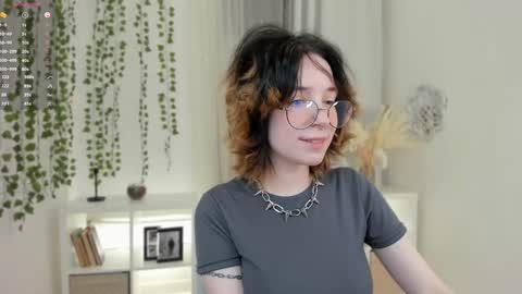 Snapshot of lilithlunna chatting on January 14, 2025, 8:15 pm Lilith online show from January 14, 2025, 8:15 pm