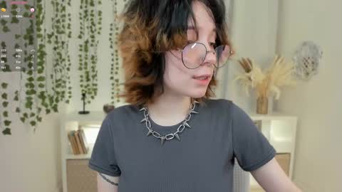 Snapshot of lilithlunna chatting on January 15, 2025, 2:27 am Lilith online show from January 15, 2025, 2:27 am