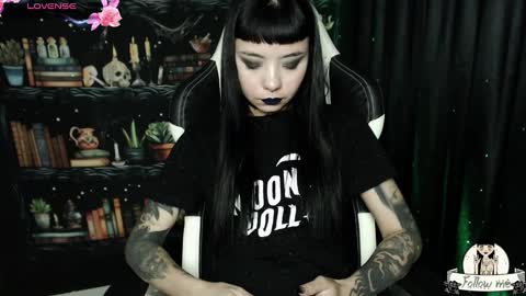 Snapshot of lilithmoon666 chatting on December 6, 2024, 11:25 pm online show from December 6, 2024, 11:25 pm