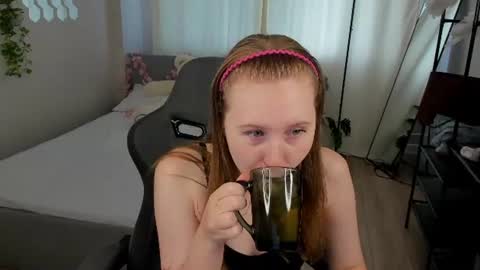 Snapshot of lilitiny chatting on July 29, 2026, 1:37 am Lili Tiny GMT2 3-10AM MonTueWedThuSat online show from July 29, 2026, 1:37 am