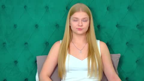 Snapshot of lilitrosen chatting on October 14, 2025, 5:36 pm lilitrosen online show from October 14, 2025, 5:36 pm