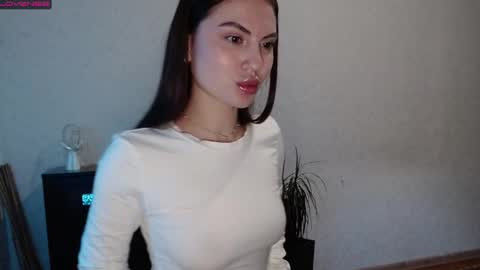 Snapshot of lillalovly chatting on February 19, 2025, 9:17 am Lilla online show from February 19, 2025, 9:17 am