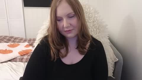 Anni online show from December 5, 2025, 1:52 pm