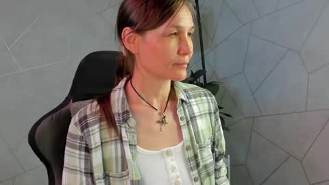 lillian_white1 online show from May 8, 2026, 9:03 am