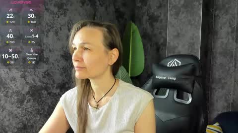 lillian_white1 online show from May 11, 2026, 1:00 am