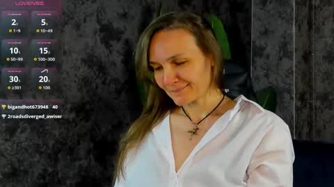 lillian_white1 online show from May 15, 2026, 10:50 pm