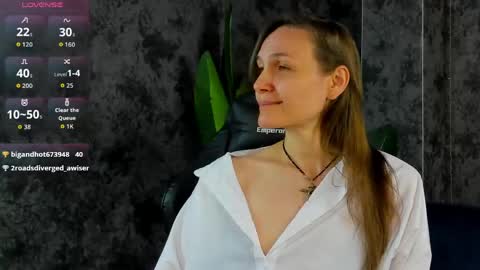 lillian_white1 online show from May 15, 2026, 11:34 pm