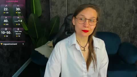 lillian_white1 online show from May 20, 2026, 1:01 am