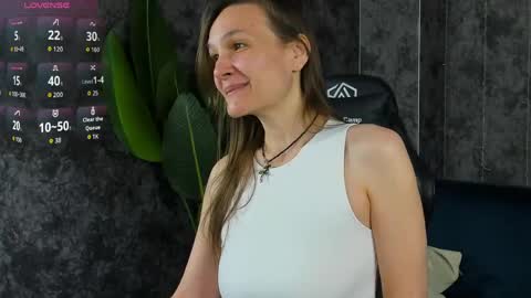 lillian_white1 online show from May 23, 2026, 12:49 am
