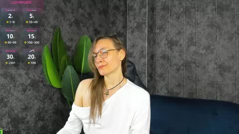 lillian_white1 online show from May 24, 2026, 12:59 am