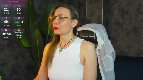 lillian_white1 online show from May 28, 2026, 12:41 am