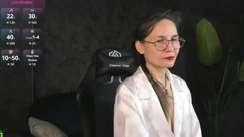 lillian_white1 online show from June 3, 2026, 12:57 am