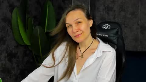 lillian_white1 online show from June 7, 2026, 12:48 am