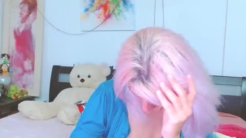 Lara online show from October 28, 2025, 10:12 pm