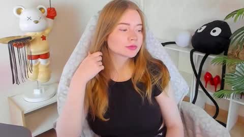 lillie_berry online show from October 18, 2025, 4:48 am