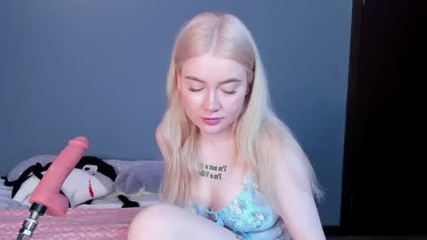 lillie_berry online show from May 2, 2026, 5:01 am