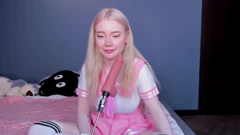 Snapshot of lillie_berry chatting on May 7, 2026, 5:24 am lillie_berry online show from May 7, 2026, 5:24 am