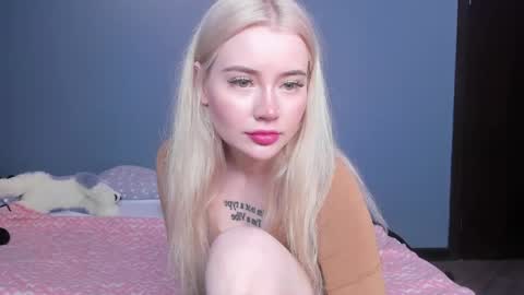 Snapshot of lillie_berry chatting on May 15, 2026, 4:52 am lillie_berry online show from May 15, 2026, 4:52 am