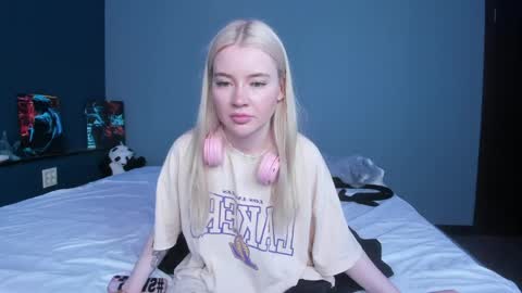 Snapshot of lillie_berry chatting on May 22, 2026, 4:41 am lillie_berry online show from May 22, 2026, 4:41 am