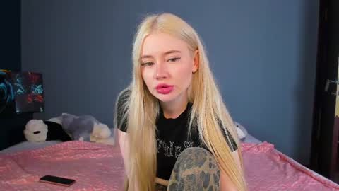 lillie_berry online show from June 24, 2026, 4:55 am