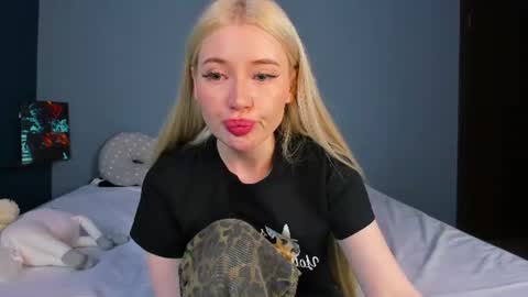lillie_berry online show from June 30, 2026, 5:19 am