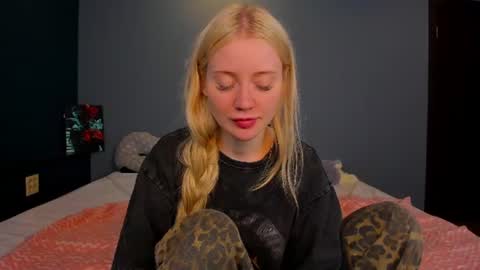 lillie_berry online show from July 12, 2026, 5:09 am