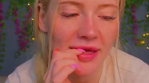 lillie_berry online show from July 16, 2026, 5:35 am