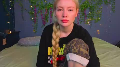 lillie_berry online show from July 19, 2026, 4:16 am
