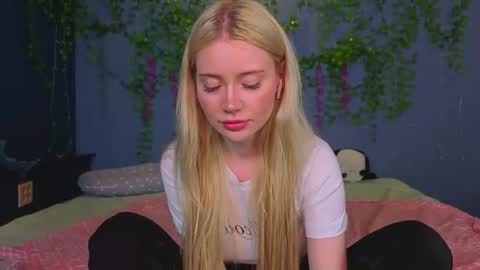 lillie_berry online show from July 24, 2026, 4:43 am