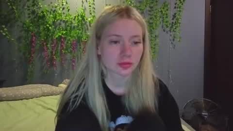 lillie_berry online show from July 25, 2026, 4:54 am