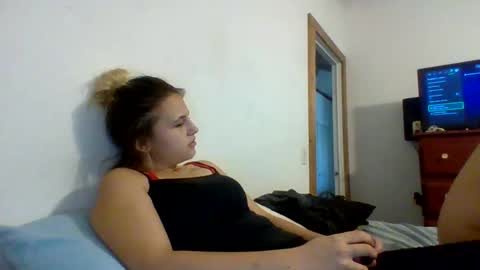 lillie_otter online show from November 9, 2025, 7:56 pm