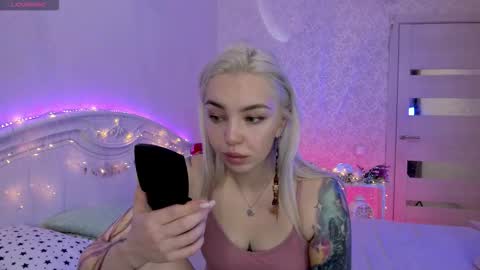 LilliMoore online show from September 18, 2025, 11:40 pm