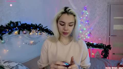 LilliMoore online show from December 15, 2025, 11:42 pm