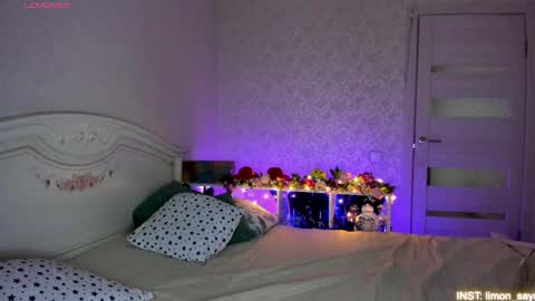 Snapshot of lillimooore chatting on May 21, 2026, 11:45 pm LilliMoore online show from May 21, 2026, 11:45 pm