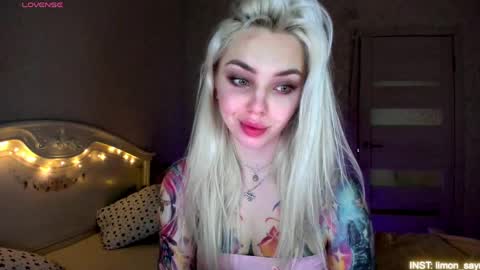 Snapshot of lillimooore chatting on May 30, 2026, 11:24 pm LilliMoore online show from May 30, 2026, 11:24 pm