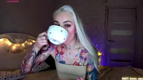 Snapshot of lillimooore chatting on June 9, 2026, 11:27 pm LilliMoore online show from June 9, 2026, 11:27 pm