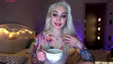 Snapshot of lillimooore chatting on June 11, 2026, 11:36 pm LilliMoore online show from June 11, 2026, 11:36 pm