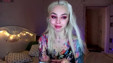 Snapshot of lillimooore chatting on June 14, 2026, 2:09 am LilliMoore online show from June 14, 2026, 2:09 am