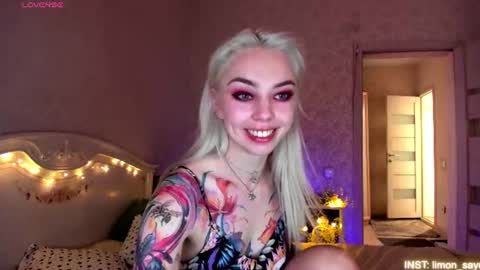 Snapshot of lillimooore chatting on June 14, 2026, 2:24 am LilliMoore online show from June 14, 2026, 2:24 am