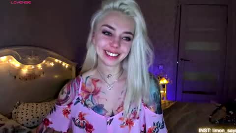 Snapshot of lillimooore chatting on June 14, 2026, 11:07 pm LilliMoore online show from June 14, 2026, 11:07 pm