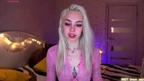 LilliMoore online show from June 19, 2026, 12:26 am