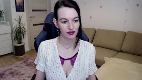 Snapshot of lilliyves chatting on May 31, 2026, 7:37 pm lilliyves online show from May 31, 2026, 7:37 pm