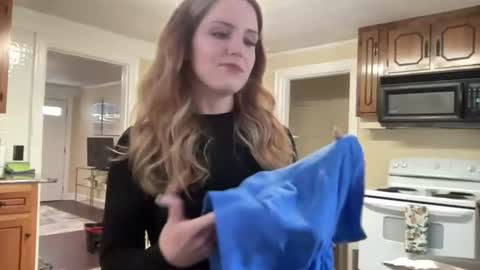 lilly_adams88 online show from June 19, 2026, 8:01 pm