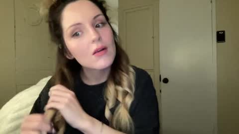 lilly_adams88 online show from June 28, 2026, 1:22 am