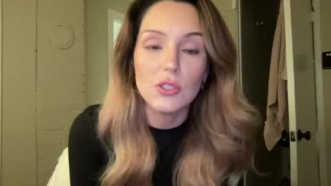 lilly_adams88 online show from July 23, 2026, 2:20 am
