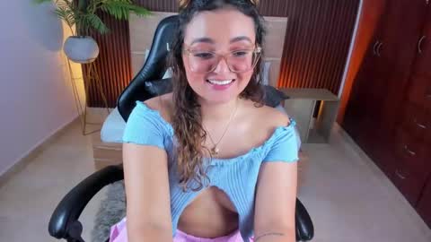 L I L L Y online show from February 8, 2025, 10:51 pm