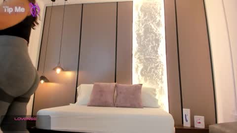 L I L L Y online show from January 14, 2026, 12:11 pm