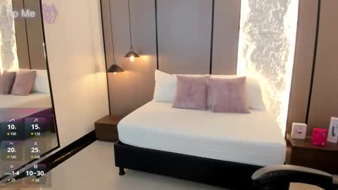 L I L L Y online show from February 17, 2026, 12:23 pm