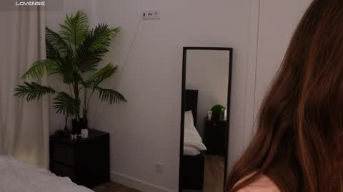 Lilly Colins online show from January 5, 2025, 4:59 pm